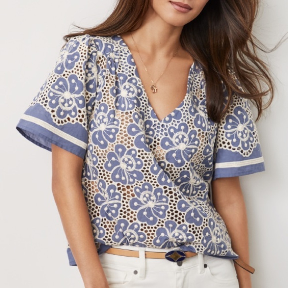 Cabi Blue and White Embroidered Blouse sz XS